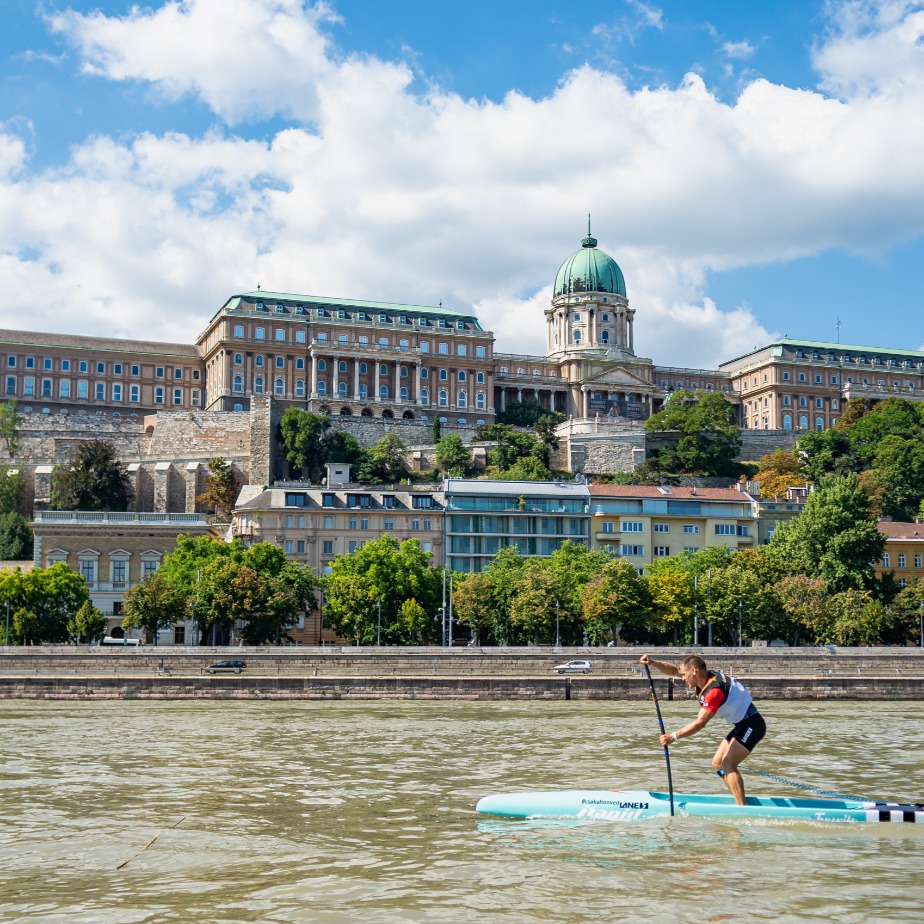 Cerbona a Crossing Budapesten!